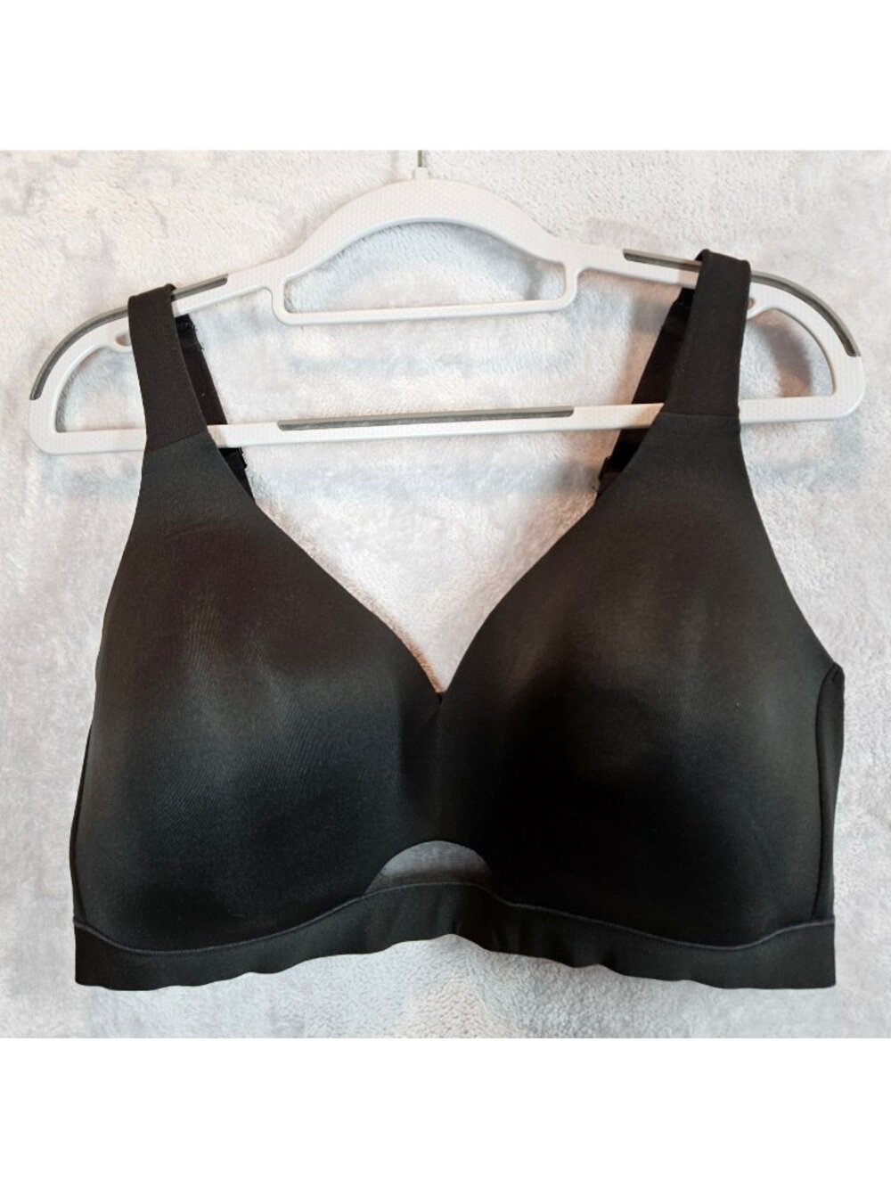 Cacique Lightly Lined Black Wireless Full Coverage Bra Size 44DD smooth cups